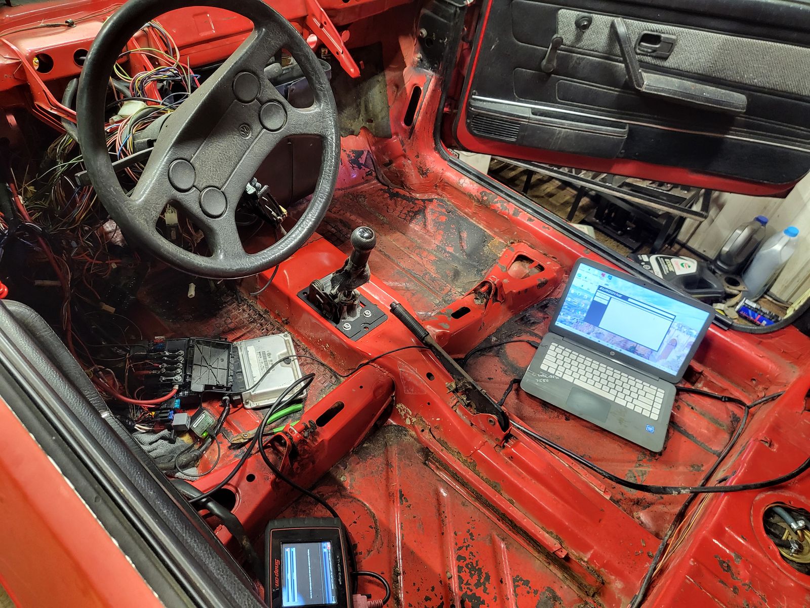Live tuning Roger — laptop running Eurodyne Maestro 7 with the ECU on the floor of the gutted cabin